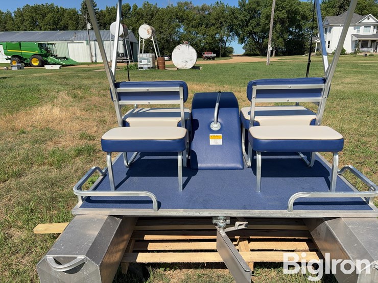 kennedy-10.5’-pedal-powered-pontoon-image-17