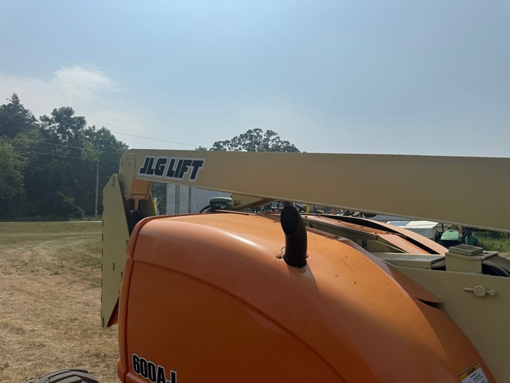 2012-jlg-600aj-image-27