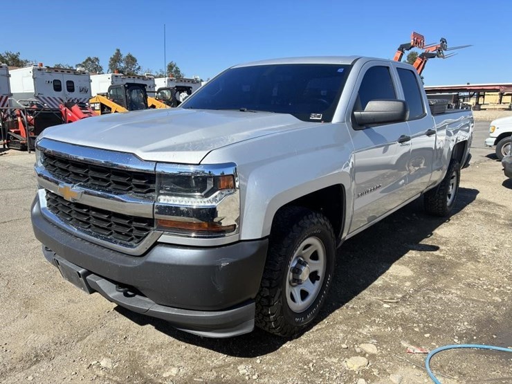 2018-chevrolet-silverado-1500-image-1
