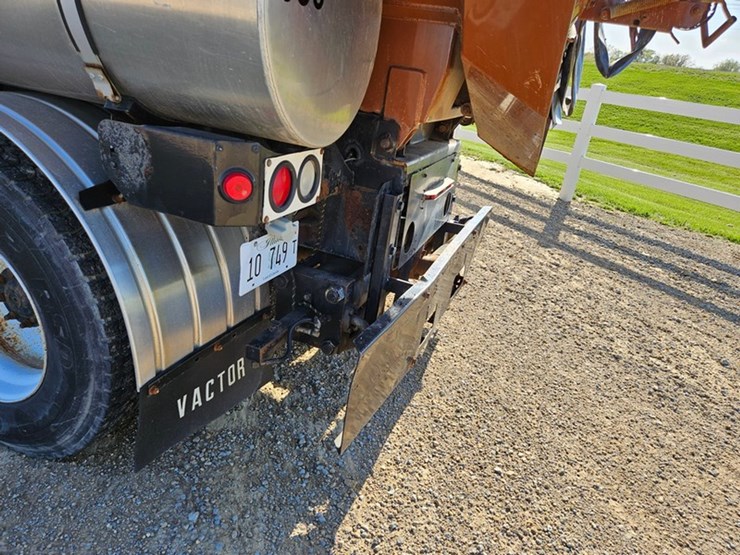 2001-vactor-2100-image-41