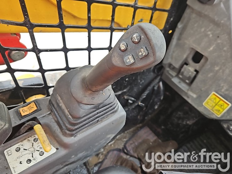 2025-caterpillar-255-image-27