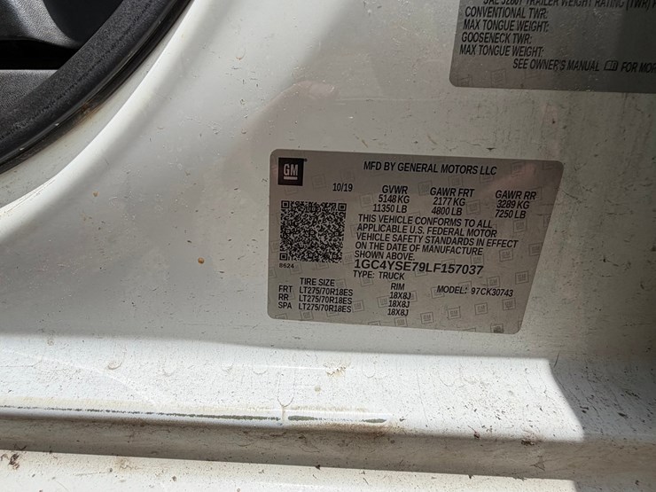 2020-chevrolet-3500hd-image-12