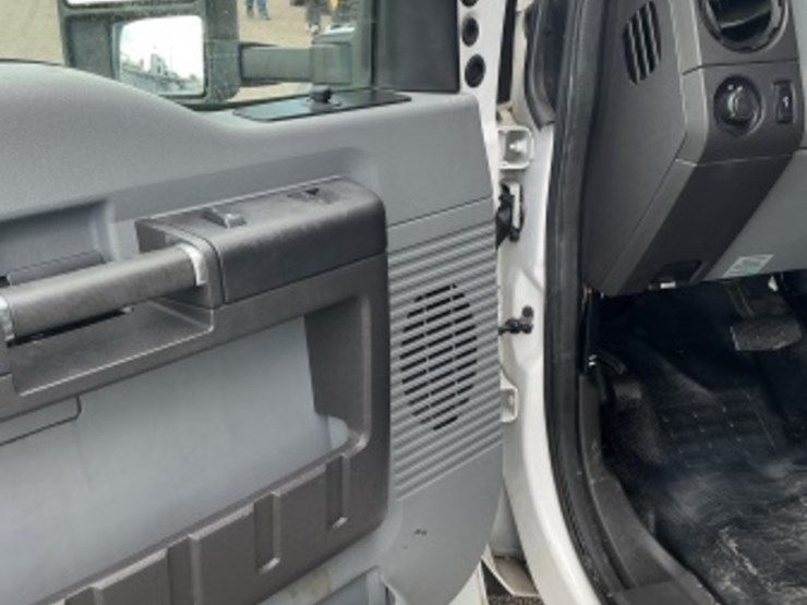 2012-ford-f550-image-28