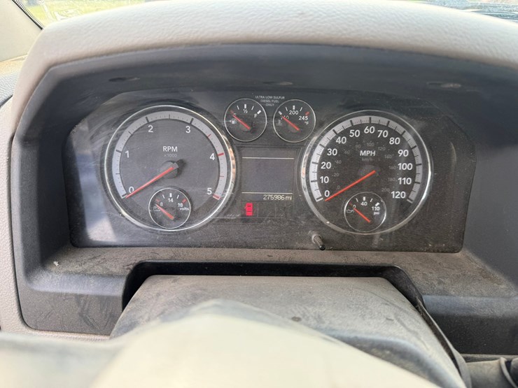 2011-dodge-3500-image-39