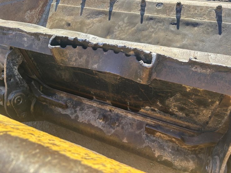 2014-caterpillar-226b3-image-13