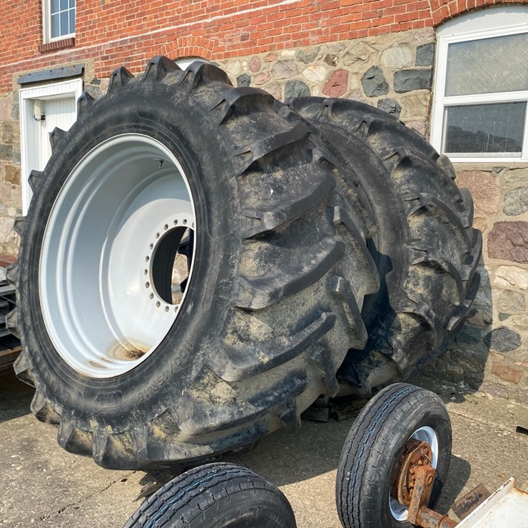 Grain Cart Tires and Rims 1100/45R46