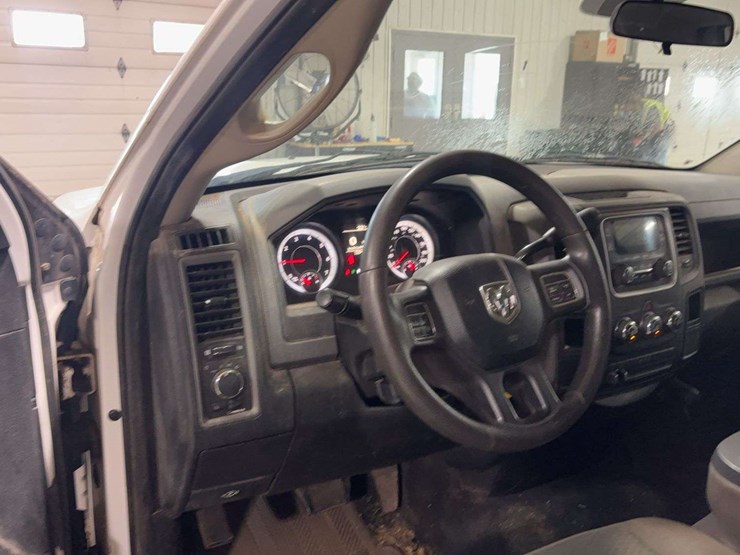 2014-dodge-1500-image-16