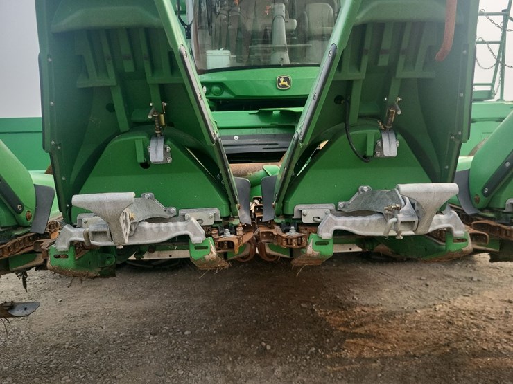 2014-john-deere-612c-corn-head---field-ready-image-36