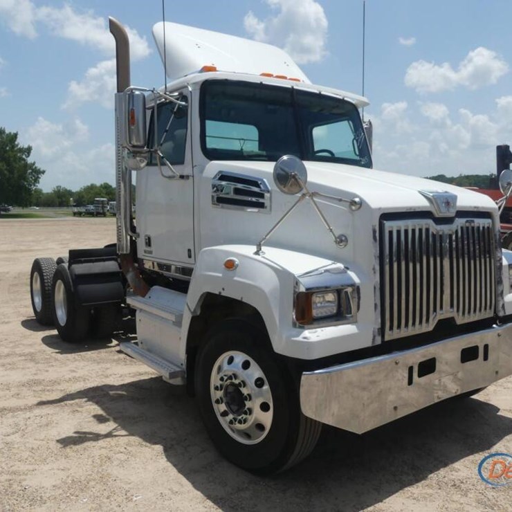 2015 WESTERN STAR 4700SF