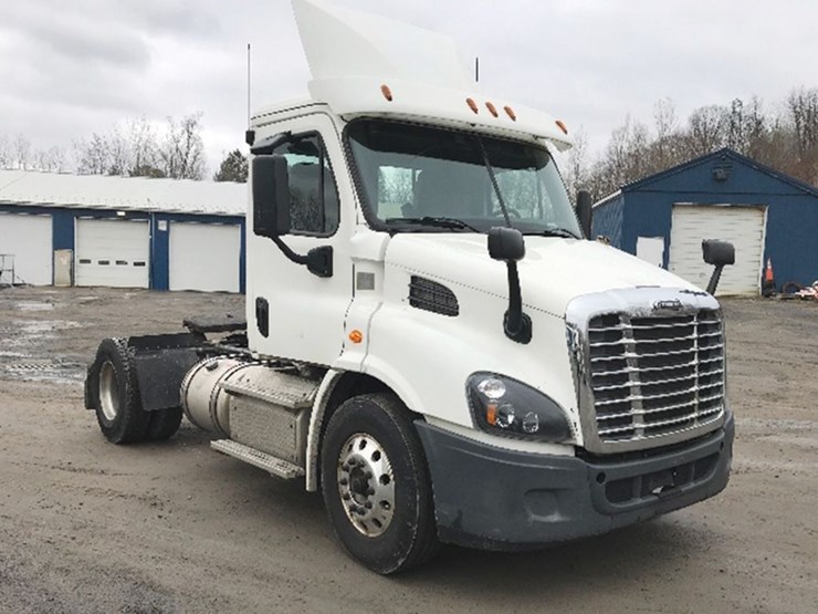 2018-freightliner-cascadia-113-image-1