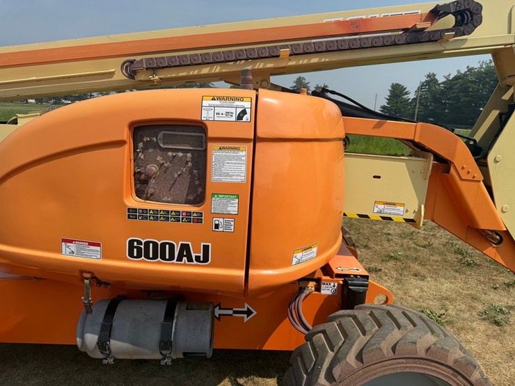 2012-jlg-600aj-image-20