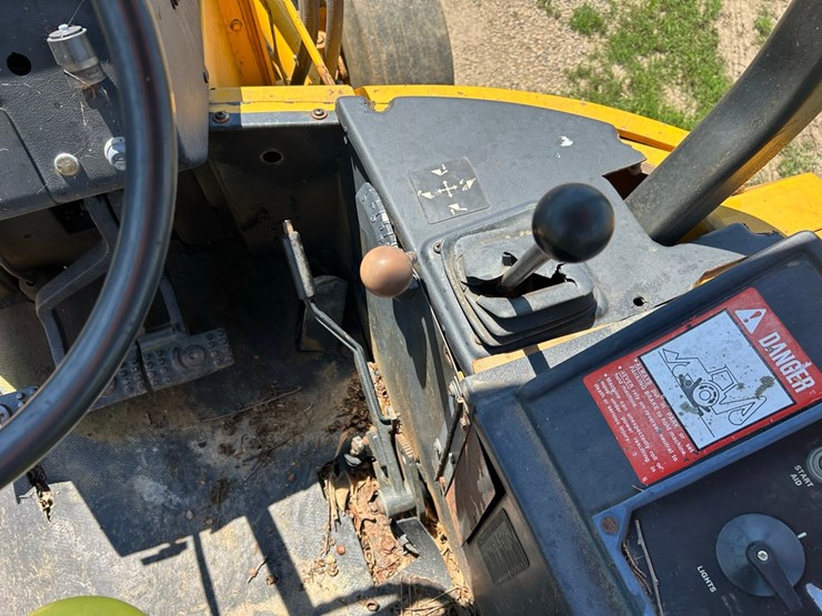 john-deere-610b-backhoe-image-45