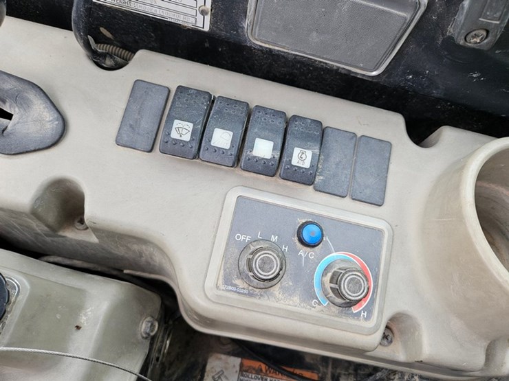 yanmar-vio35-image-31