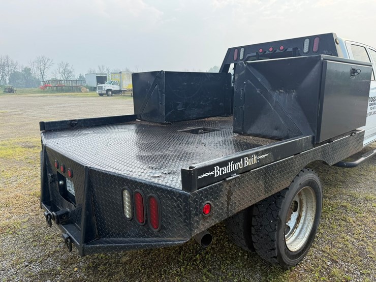 2011-dodge-3500-image-44