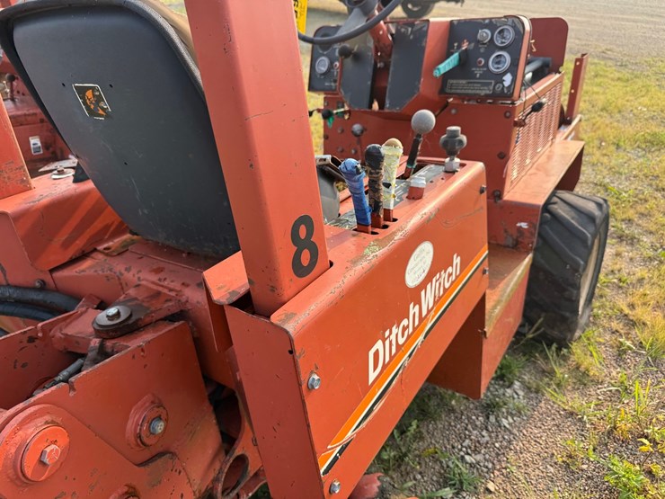 ditch-witch-350sx-image-28