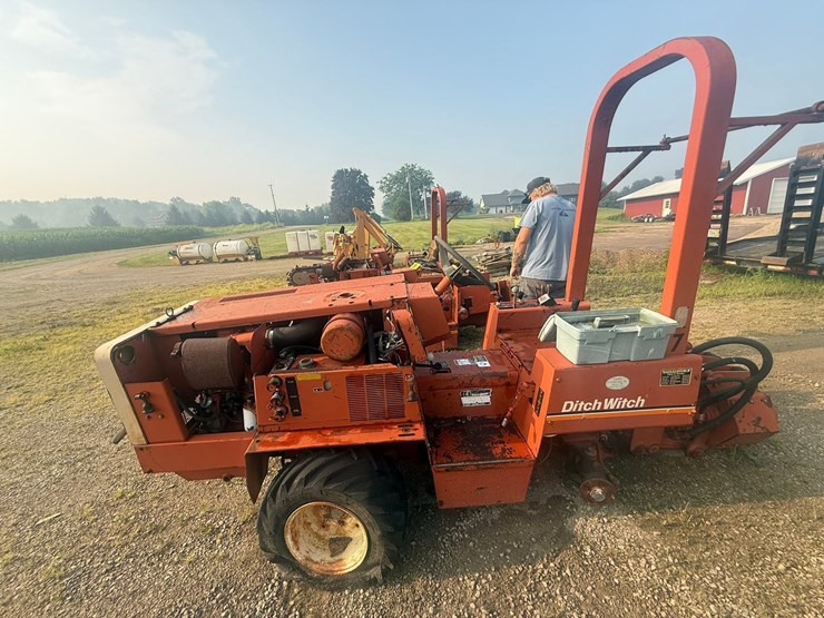 ditch-witch-350sx-image-2