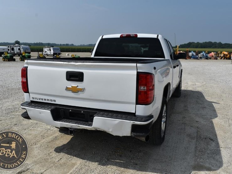 2017-chevrolet-silverado-1500-image-21