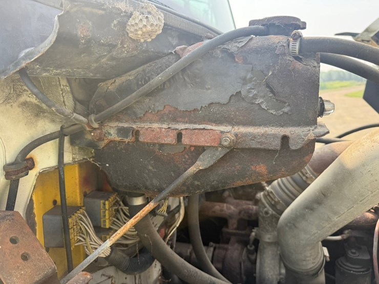 2000-freightliner-fl60-image-20