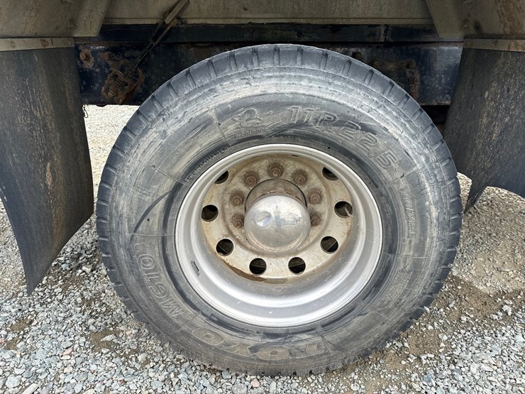 2007-peterbilt-335-image-92
