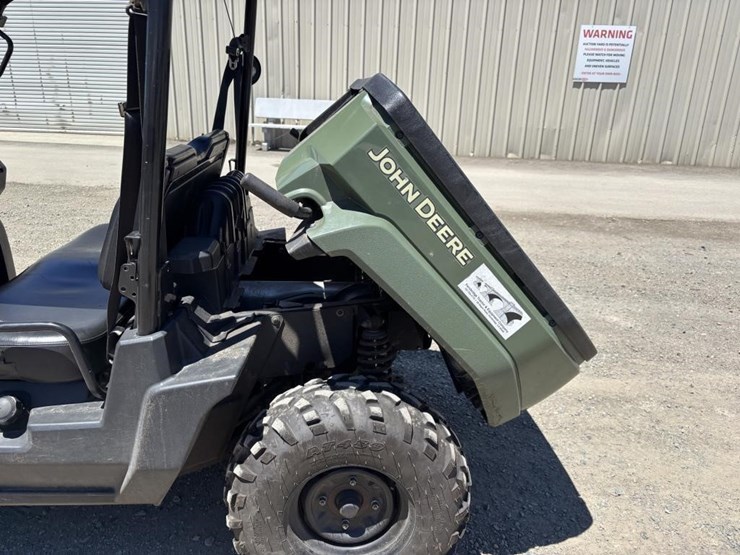2014-john-deere-gator-xuv-550-image-10