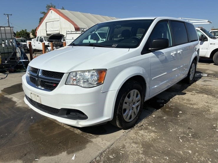 2017-dodge-grand-caravan-image-1