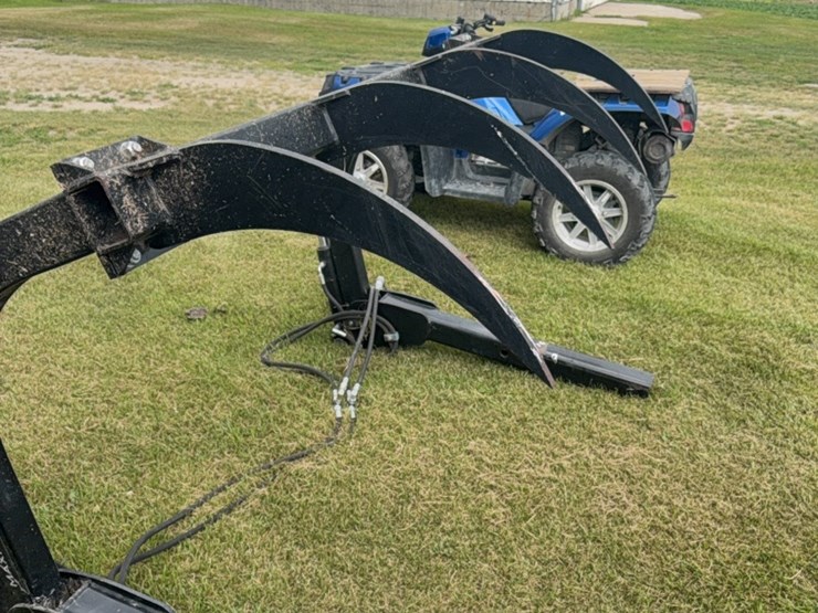 grapple-fork,-like-new,-came-off-new-holland-6070-tractor-and-loader,-would-fit-others-image-10