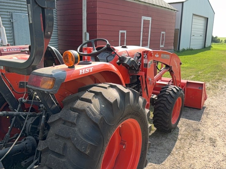 l-4600-kubota-mfd-tractor-with-loader,-237-hours-image-22