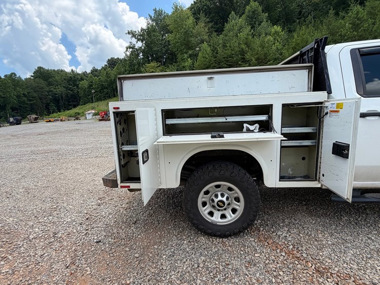 2020-chevrolet-3500hd-image-47