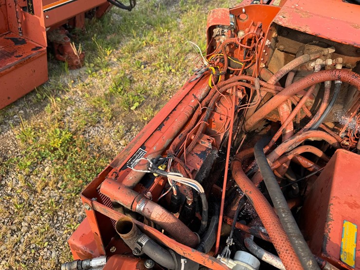 ditch-witch-350sx-image-14