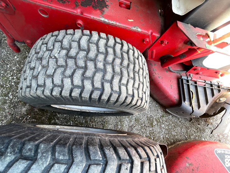 #2110-•-snapper-28"-rear-engine-lawn-mower-image-8