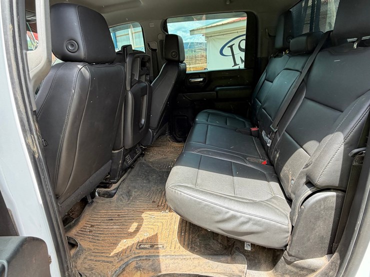 2020-chevrolet-3500hd-image-24