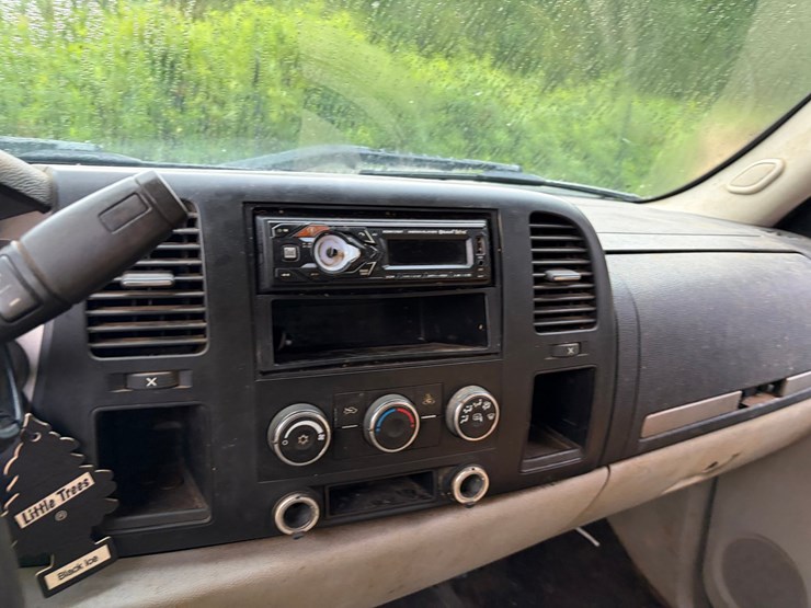 2010-chevrolet-2500-image-25