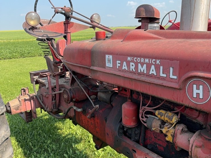 ihc-h-tractor,-narrow-front-image-29
