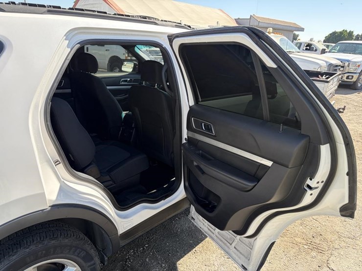 2017-ford-explorer-xlt-image-14