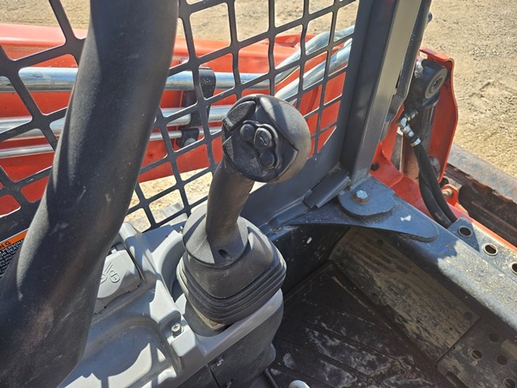 2019-kubota-svl65-2-image-24