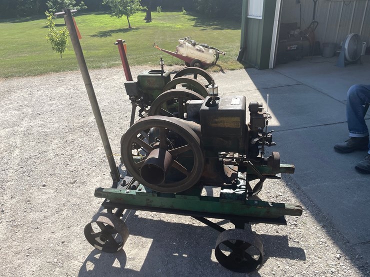 #2117-•-mccormick-deering-1-1/2-hp-gas-engine-image-2