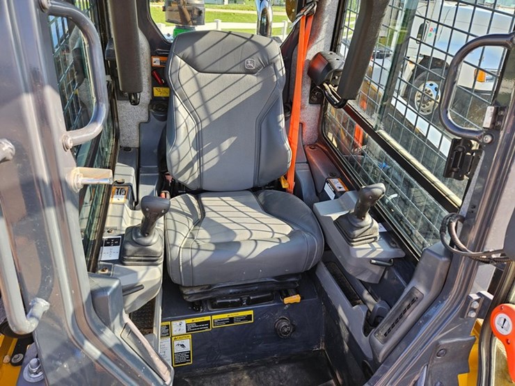 2025-john-deere-335-image-41