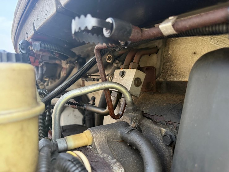 2000-freightliner-fl60-image-18