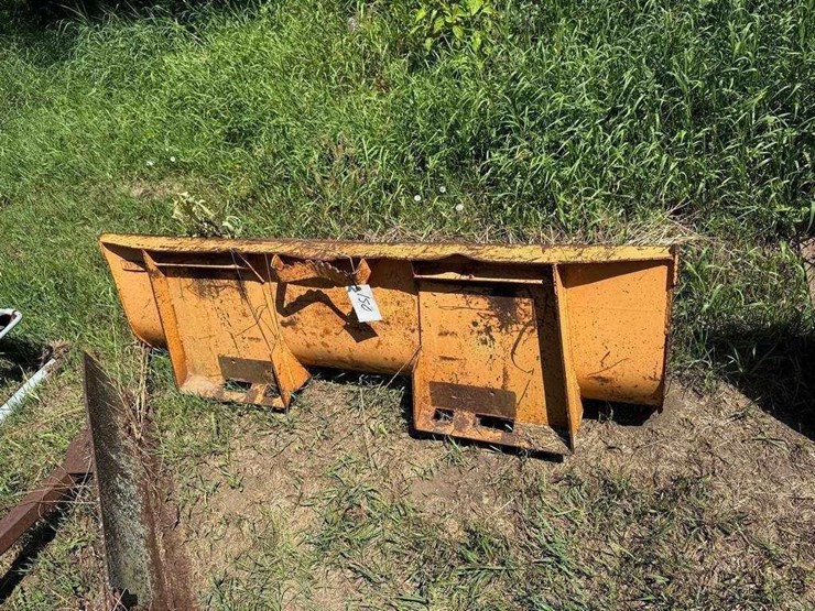 case-skid-steer-bucket-image-4