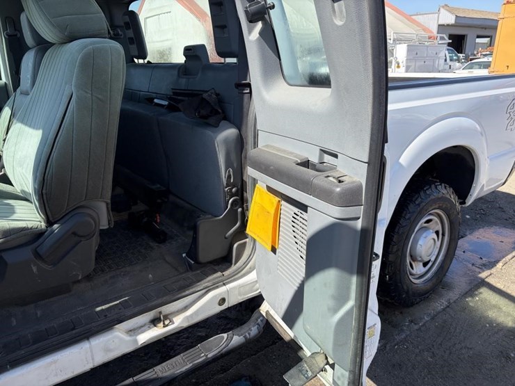 2011-ford-f250-xl-image-13