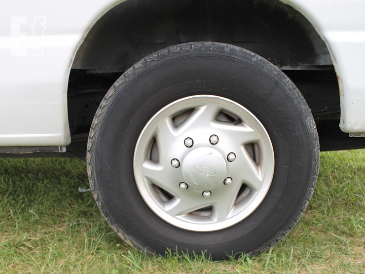2010-ford-e250-image-11
