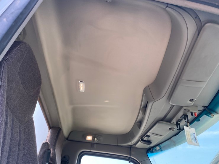 2019-peterbilt-579-image-49