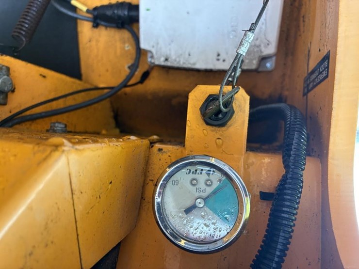 2009-broderson-1c-80-1h-mini-crane-image-18