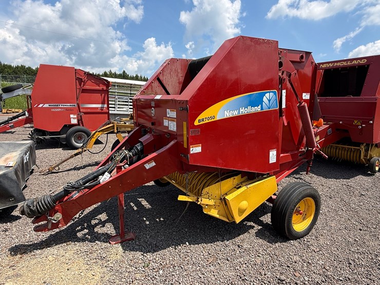 new-holland-br7050-image-1