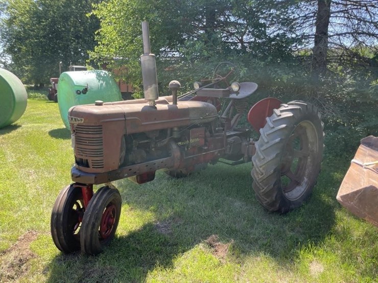 farmall-h-tractor-image-4