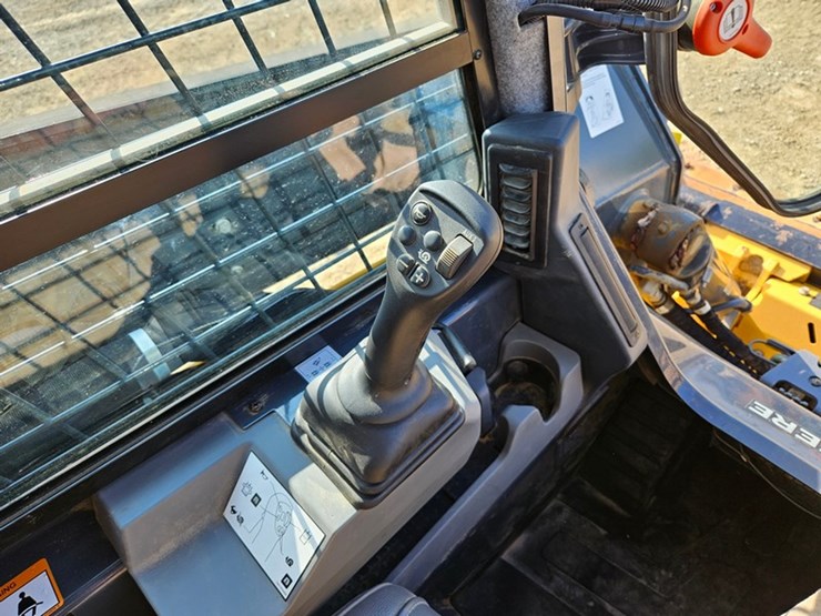 2025-john-deere-335-image-29