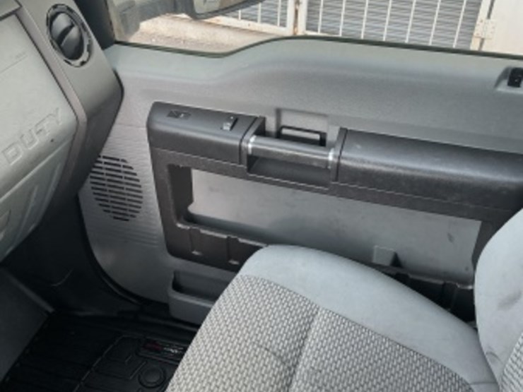 2015-ford-f550-image-25