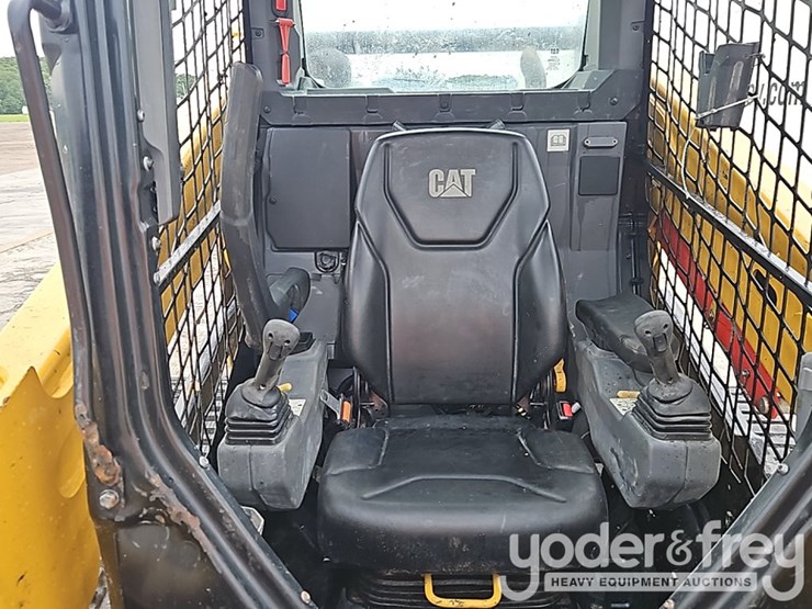 2025-caterpillar-255-image-24