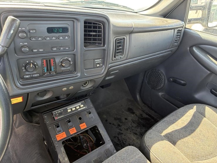 2003-chevrolet-silverado-2500-image-15