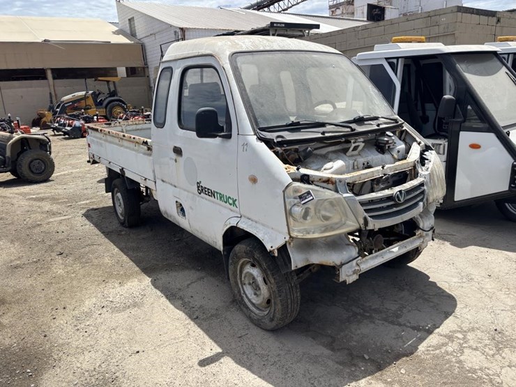 2010-vantage-evx1000-utility-truck-image-2